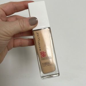 Maybelline 24hr Foundation
